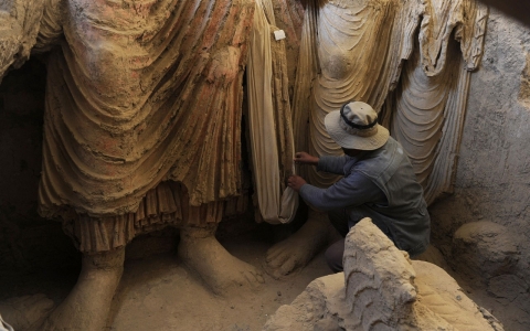 Thumbnail image for Saving Buddhist statues: Afghanistan’s big dig