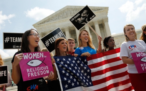 Thumbnail image for Supreme Court strikes down abortion clinic protest buffer zones