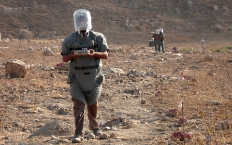 Thumbnail image for US signals intention to eliminate its land mines, join treaty