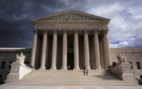 Thumbnail image for SCOTUS: Public-sector unions can’t force nonstaff workers to pay dues