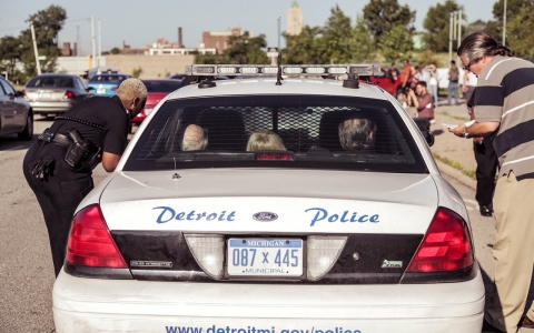 Thumbnail image for Detroit activists block trucks sent to shut off water