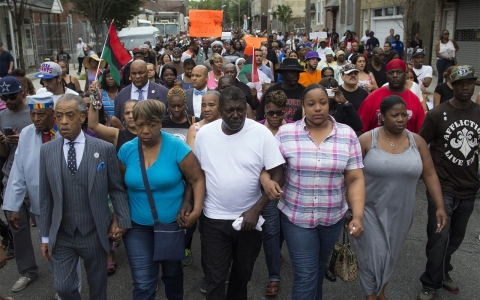 Thumbnail image for NYC police officer involved in fatal arrest stripped of badge, gun