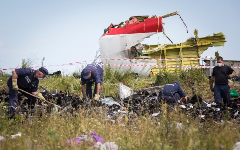 Thumbnail image for Remains of MH17 victims in limbo as rebels in Ukraine hold bodies hostage