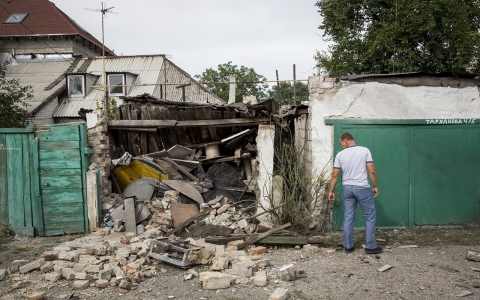 Thumbnail image for ‘People, we are all evacuating’: Residents flee Donetsk clashes