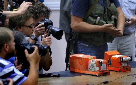 Thumbnail image for MH17 bodies, black boxes handed over as EU mulls further sanctions