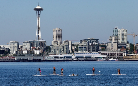 Thumbnail image for Cops scold Amazon employee for flying drone near Space Needle