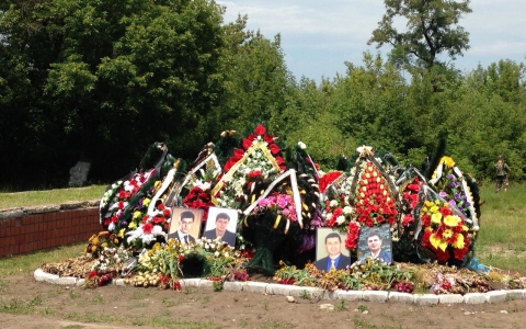 Thumbnail image for Mass grave uncovered in eastern Ukraine