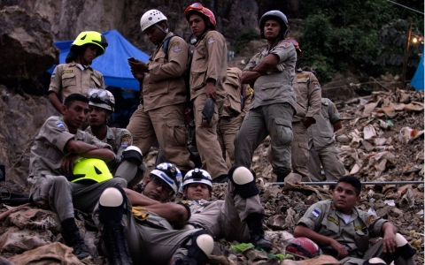 Thumbnail image for 11 trapped in illegal Honduran gold mine