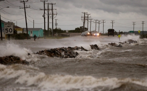 Thumbnail image for Weakened Hurricane Arthur moves offshore after slamming North Carolina