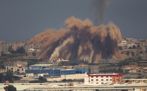 Thumbnail image for Israel pushes ahead with deadly airstrikes, as Gaza fires more rockets