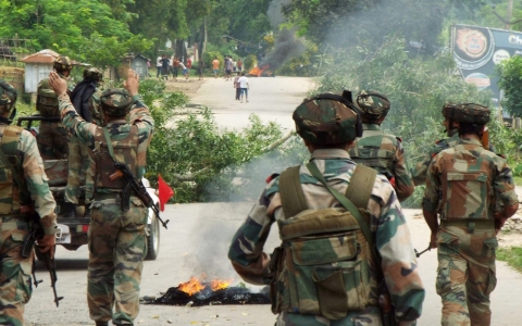 Thumbnail image for In India, state border dispute leaves 18 dead, displaces 10,000