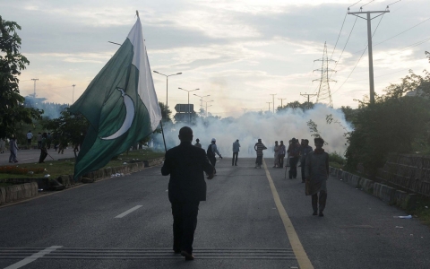 Thumbnail image for Why Pakistanis see the hand of the military in protest turmoil