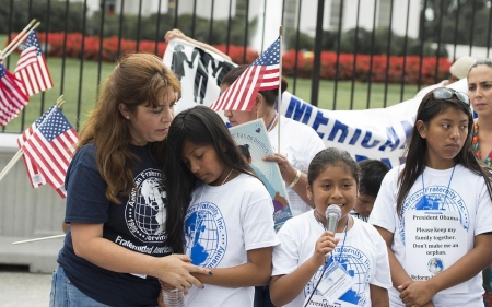 Obama’s punt on immigration alienates base voters, activists say 