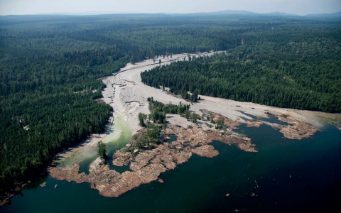 Thumbnail image for Panel: Canada dam’s construction on glacial soil led to massive spill