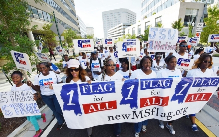 Hundreds protest Confederate symbol on Mississippi flag