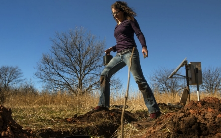 Earthquake hits near Oklahoma oil hub amid fracking regulations