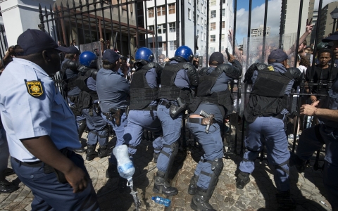 Thumbnail image for Chaos at South Africa parliament as police clash with protesting students