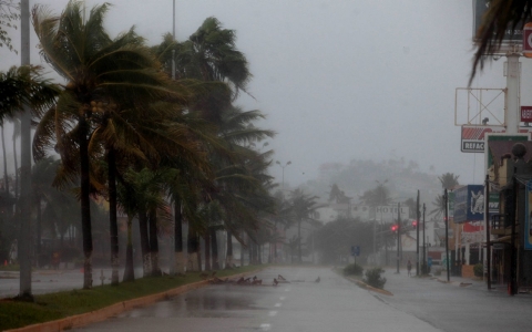 Thumbnail image for Massive storm Patricia slams into Mexico, weakens as it moves inland