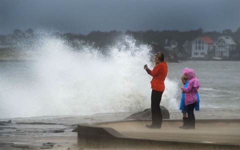 Thumbnail image for Hurricane Joaquin regains strength as East Coast braces for heavy rain