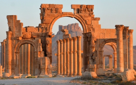 ISIL destroys ancient arch in Palmyra