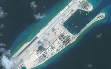 US mulls sailing near disputed South China Sea islands