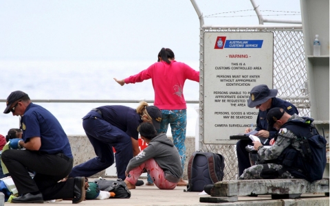 Thumbnail image for Standoff ends at Australian immigration detention camp