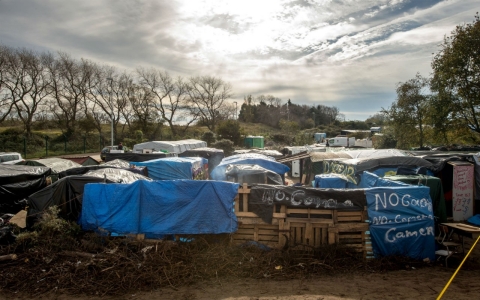 Thumbnail image for French court orders city to improve Calais refugee camp living conditions