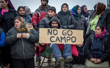 Swedish police raid Roma camp, evict over 100