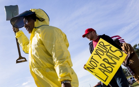 Thumbnail image for Flint mayor declares state of emergency over water problems