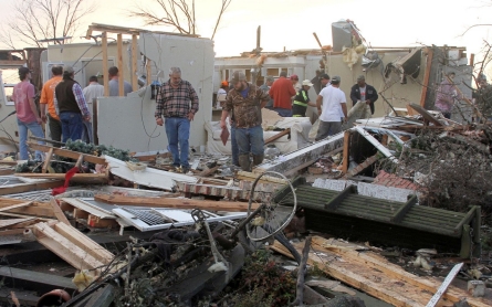 Storms hit southern US killing 14 ahead of Christmas celebrations