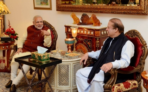 Thumbnail image for Indian PM Modi makes surprise visit to Pakistan