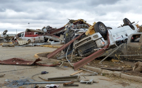 Thumbnail image for Dozens die as tornadoes, flooding and heavy snow hit Texas and Midwest 