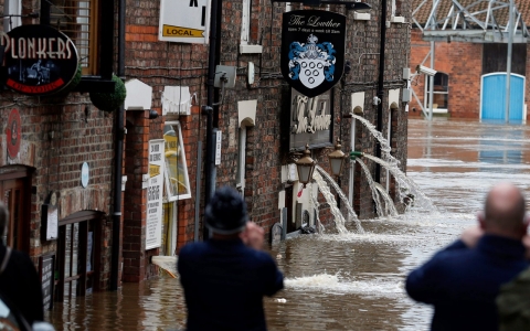 Thumbnail image for El Niño and record ocean warmth fueling severe weather, experts say