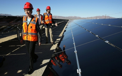 Thumbnail image for World’s largest solar plant opens in California