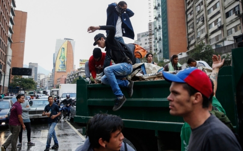 Thumbnail image for Violence erupts in Venezuela to mark 2014 unrest 