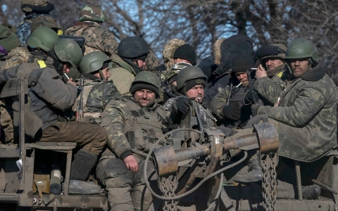 Thumbnail image for Ukrainian troops retreat from flashpoint town amid sound of artillery fire