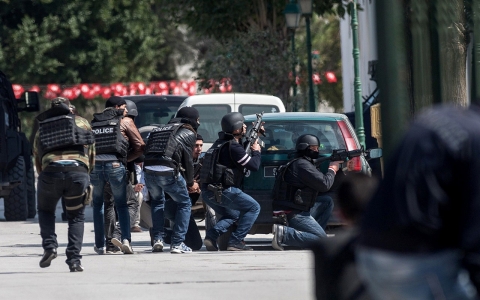 Thumbnail image for 19 killed in Tunisia attack; hostage drama ends with deaths of gunmen