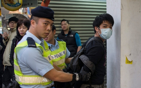 Thumbnail image for Hong Kong arrests 38 people in protests over mainland Chinese shoppers