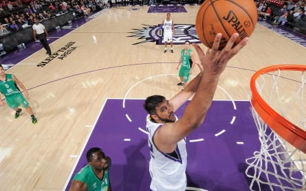 Kings sign first NBA player of Indian descent