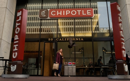 Chipotle removes all food containing GMOs from its menu