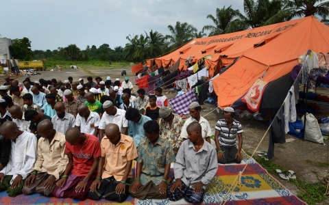 Thumbnail image for US readies air patrols in search for Rohingya