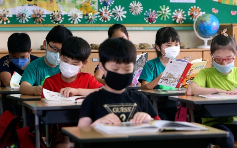 Thumbnail image for South Korea closes more schools amid MERS outbreak