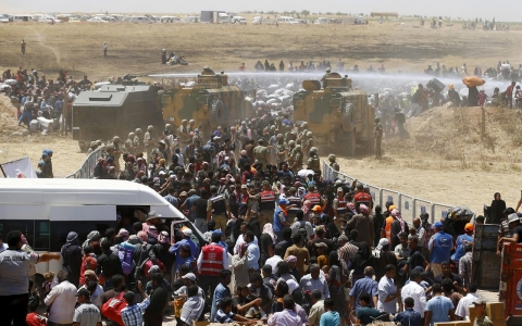 Thumbnail image for Thousands flee into Turkey from Syria as Kurds battle ISIL