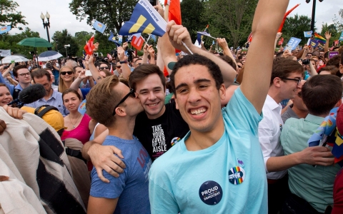 Thumbnail image for Supreme Court makes gay marriage legal across the United States