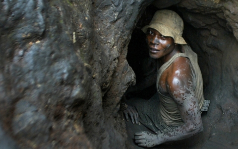 Thumbnail image for In Congo, silence surrounds forgotten mine that fuelled first atom bombs