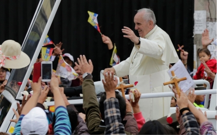 Pope begins South America visit 