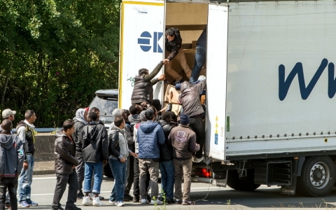 Thumbnail image for EU approves $2.6 billion in aid to countries hit by immigrant surge