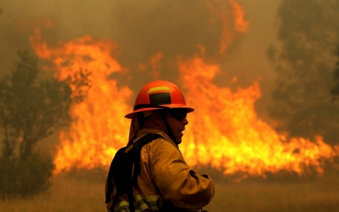 Thumbnail image for Northern California wildfire grows, prompting evacuations