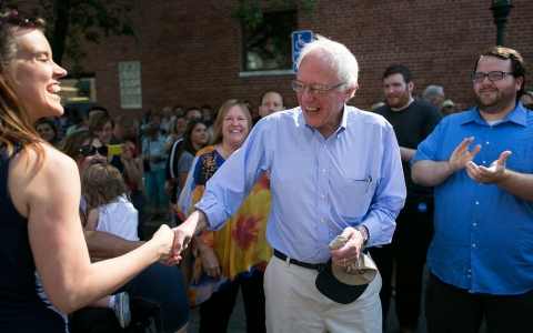 Thumbnail image for Bernie Sanders gains on Hillary Clinton in new Iowa poll