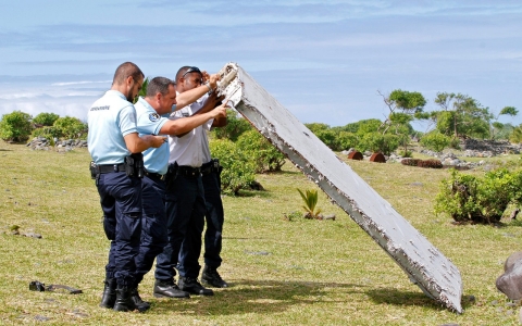 Thumbnail image for Malaysia confirms plane debris is from Flight MH370